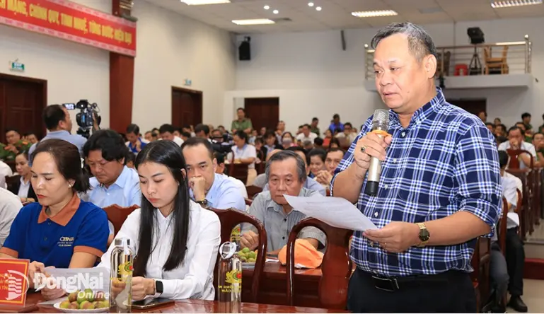 Ông Võ Quang Hà- Phó Chủ tịch Hiệp hội Gỗ và thủ công mỹ nghệ Đồng Nai phát biểu taị buổi đối thoại