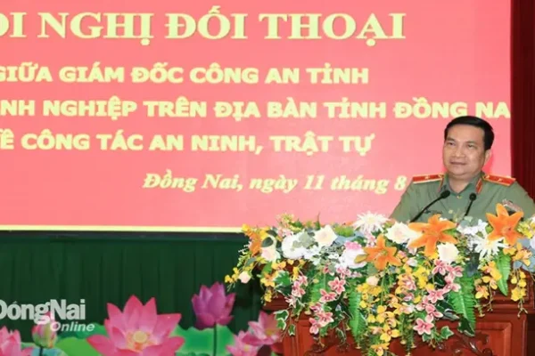 Thiếu tướng Nguyễn Sỹ Quang, Giám đốc Công an tỉnh phát biểu tại buổi đối thoại.